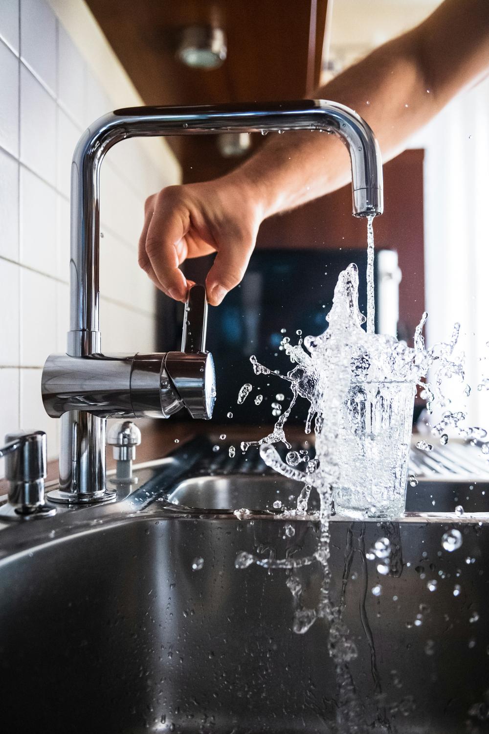 5 Signs You Need a Home Water Filtration System